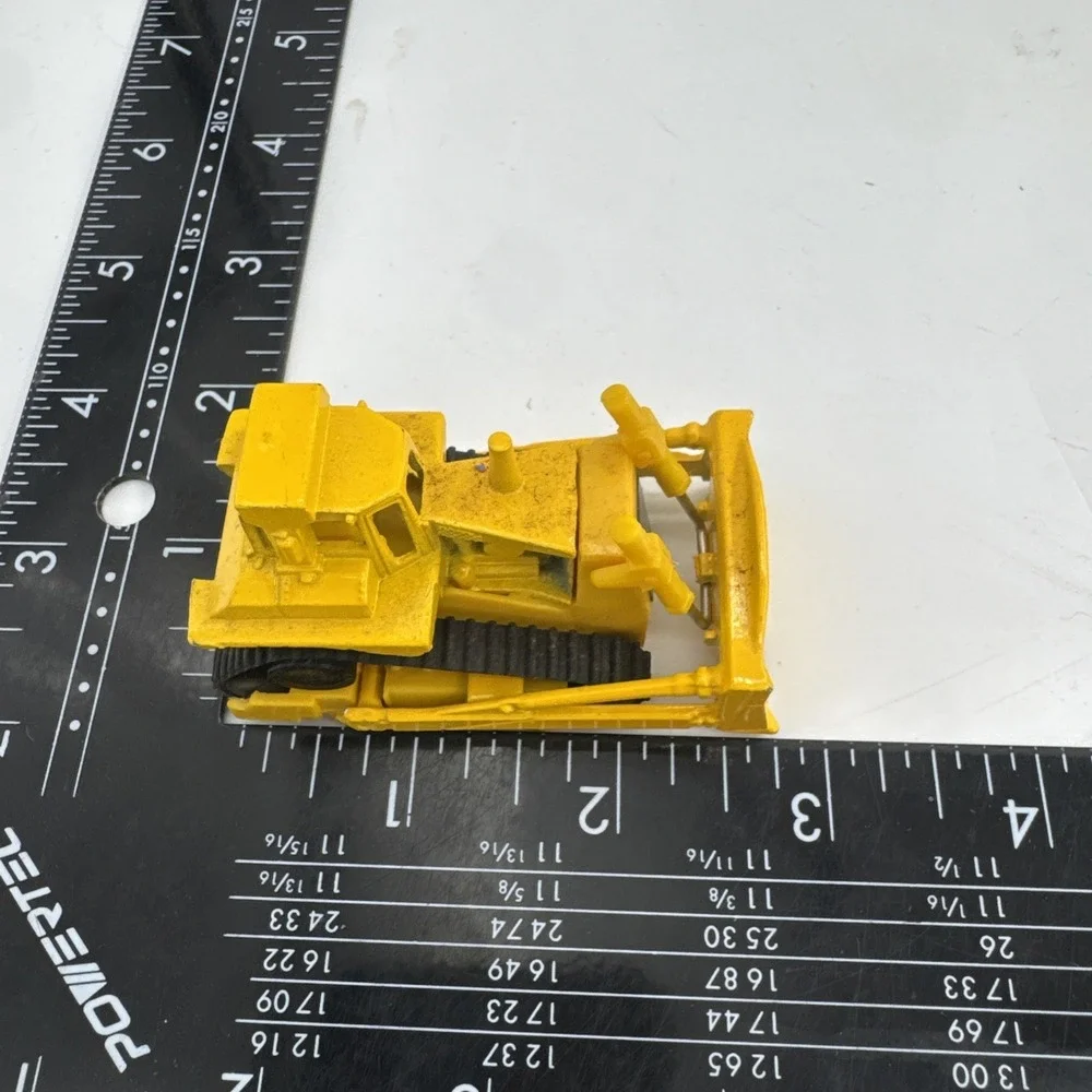Hot Wheels Yellow Caterpillar Bulldozer Rubber Tracks 1/64 Diecast Mattel 1979‎